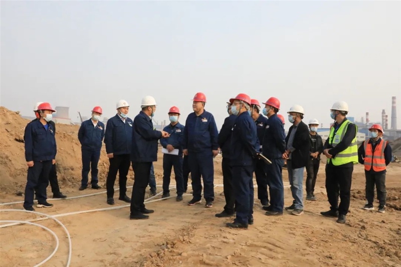 陳驍深入機(jī)械化綜合一次料場(chǎng)項(xiàng)目現(xiàn)場(chǎng)進(jìn)行督導(dǎo)調(diào)研